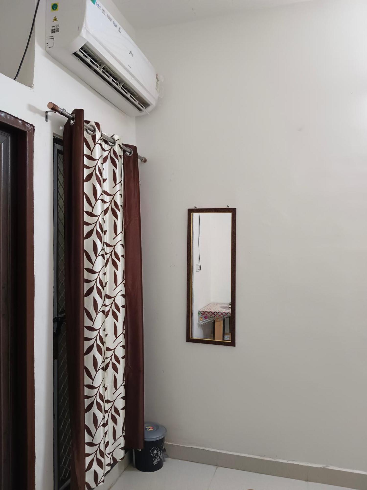 Pratibha Home Stay Jabalpur Oda fotoğraf