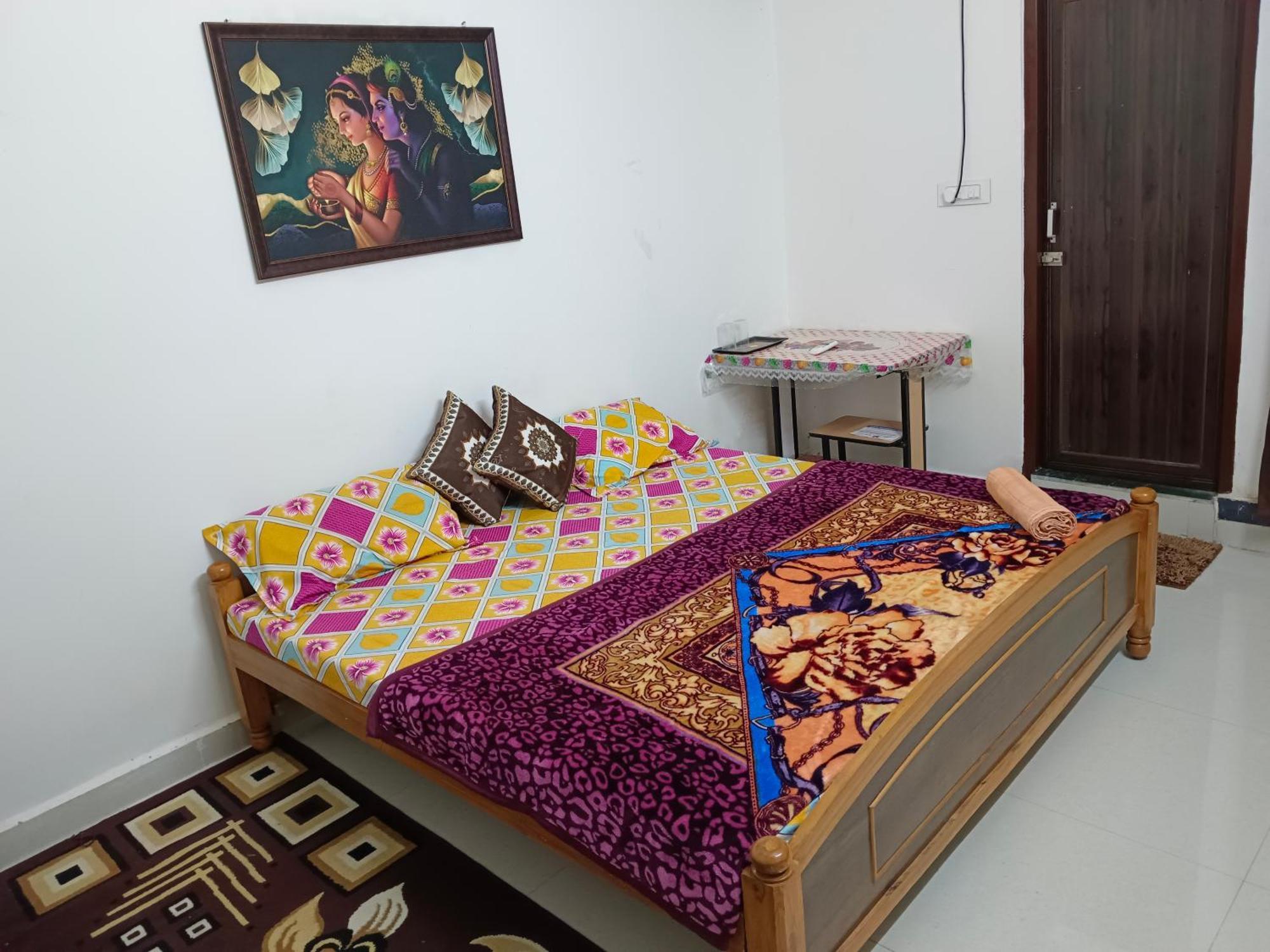 Pratibha Home Stay Jabalpur Oda fotoğraf